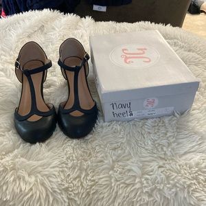 VGUC Womens navy heels size 11